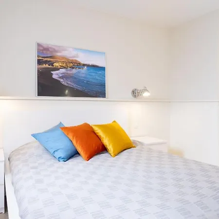 Sunny Castillo Costa De Antigua